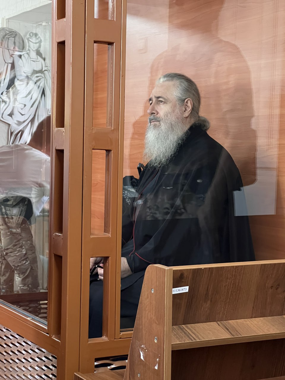 Митрополит Арсений в зале суда